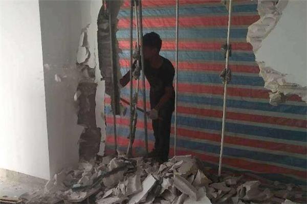 商場撤場商鋪里拆除裝修玻璃膠需要弄干凈嗎？