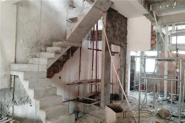 怎樣才能把混凝土樓梯拆卸下來?