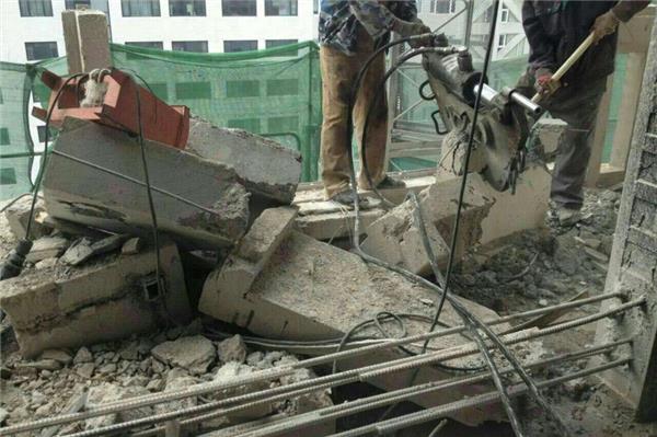 混凝土靜力拆除的施工方案。