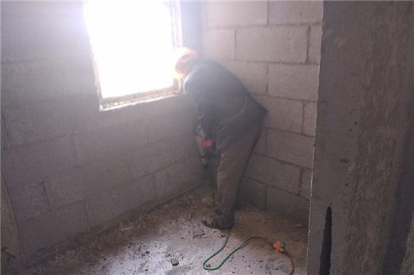 剔鑿地面的施工方案。