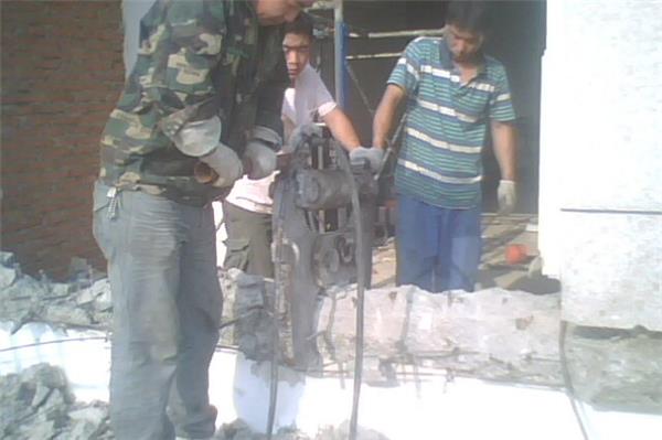 如何拆除混凝土樓梯？