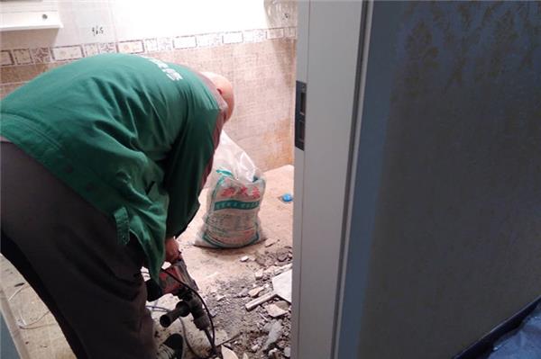 舊房裝修時怎么拆除瓷磚？