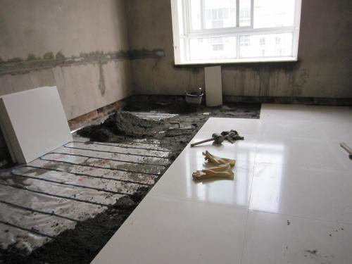 拆地磚時(shí)如何不破壞地暖管？