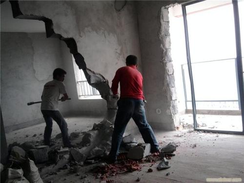 為什么裝修拆除砸墻要找專業(yè)的師傅？