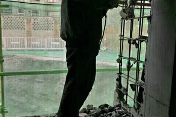 電鎬剔鑿磚墻開門洞對結構影響大嗎？