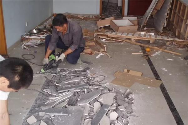 人工拆除墻體要注意哪些事項(xiàng)？