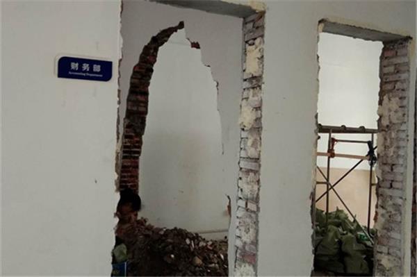 室內(nèi)墻體拆除方法。