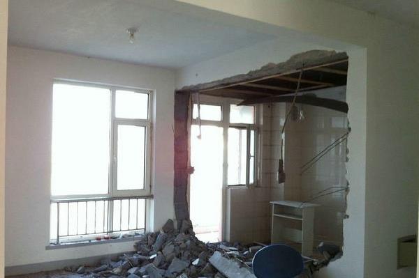 我要裝修房子，如何拆除更換門窗？