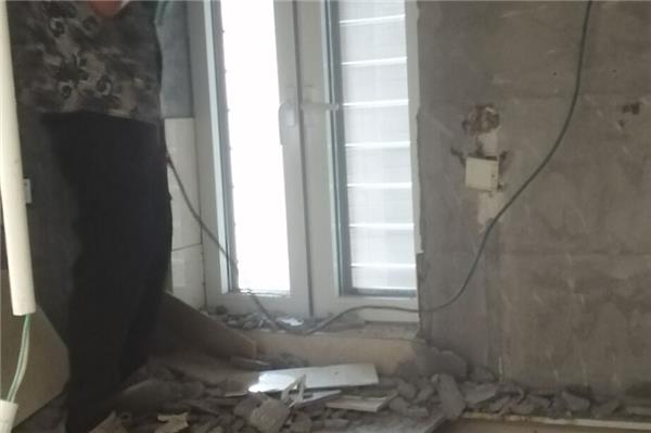 舊衛(wèi)生間地面不想拆瓷磚如何改造 衛(wèi)生間拆除幸虧師傅提醒這三點(diǎn)。