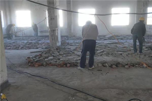人工拆除水泥地面的方法？