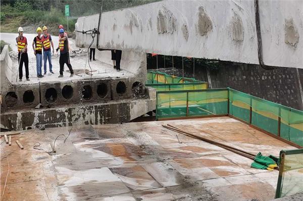 繩鋸切割拆除混凝土價(jià)格（鋼筋混凝土切割墻鋸）