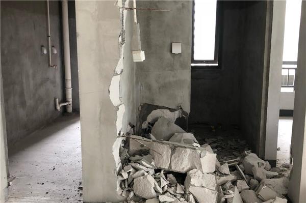 裝修拆除服務(wù)，拆除舊裝修，拆墻磚，拆瓷磚專業(yè)團(tuán)隊(duì)