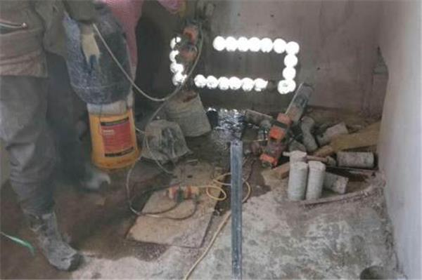 如何在混凝土和墻面剔鑿