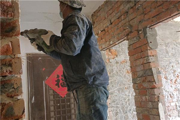 裝修拆除：墻磚、墻面專業(yè)拆除技巧全解析-裝修拆除服務：墻磚、墻面拆除的注意事項與處理方法