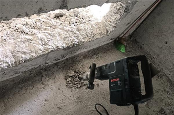 建筑開洞工程中結構剔鑿的核心技術要求與施工規(guī)范